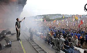 Kaiser Chiefs Glastonbury Performance: A Triumph of Britpop Nostalgia and Unexpected Covers!